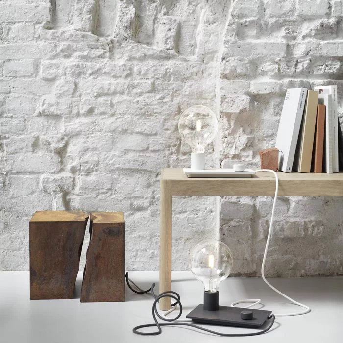 Control-lamp-white-black-workshop-coffee-table-oak-Muuto-ilumia