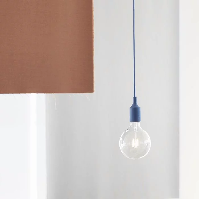 e27-led-niebieska-lampa-wisząca-żarówka-muuto
