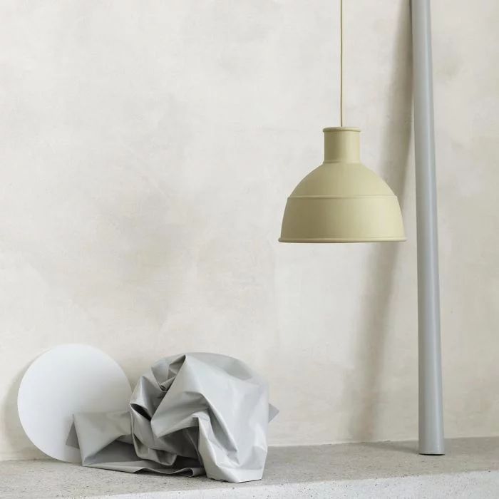 09017 Unfold - ponadczasowa lampa industrialna z silikonu - beżowo-zielona