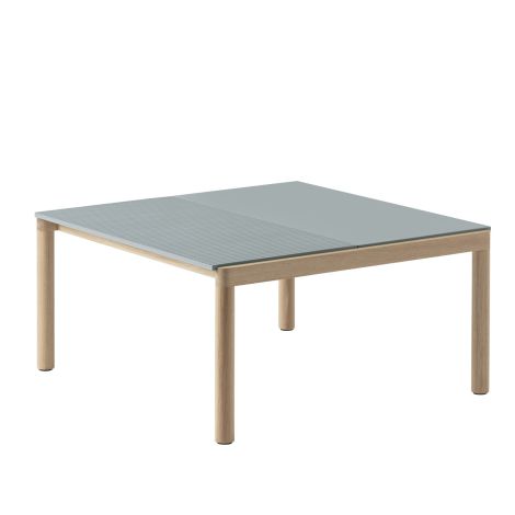 Couple_stolik_kawowy_średni_jasnoniebieski_dąb_Muuto_ilumia