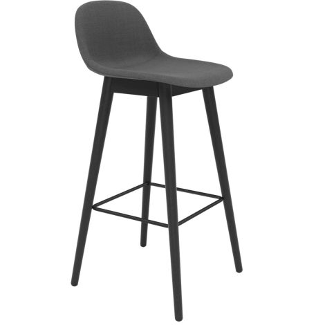 Fiber-Bar-Stool-Wood-Base-remix163-23780-BLACK_Muuto-ilumia