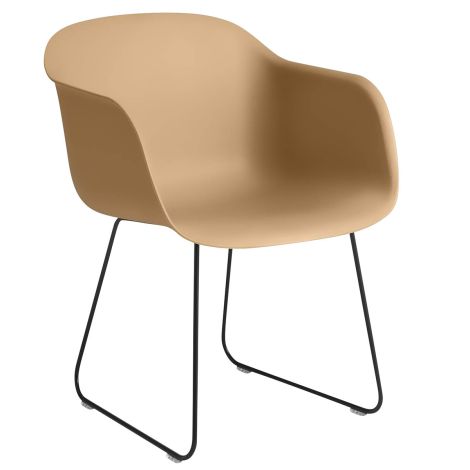 Fiber_chair_sledbase_ochre_black_muuto-ilumia