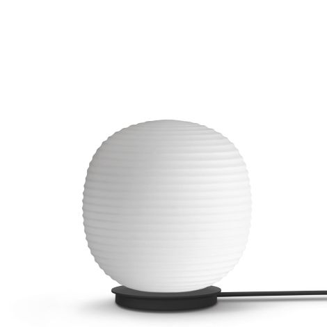 Lantern_lampa_stołowa_średnia_30cm_opal_mat_New_Works_ilumia