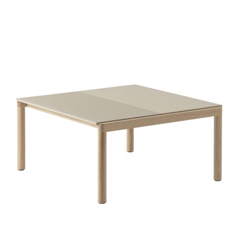 Couple_stolik_kawowy_średni_piaskowy_dąb_Muuto_ilumia