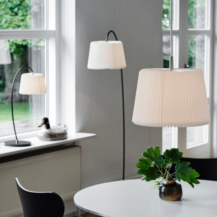 Snowdrop_lampa_stołowa_biała_Le_Klint_ilumia