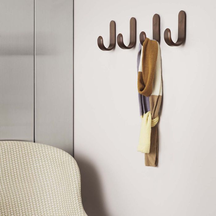 2020_Normann_Copenhagen_Curve_Hook_Walnut_4-ilumia