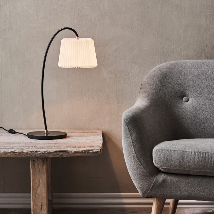 Snowdrop_lampa_stołowa_biała_Le_Klint_ilumia
