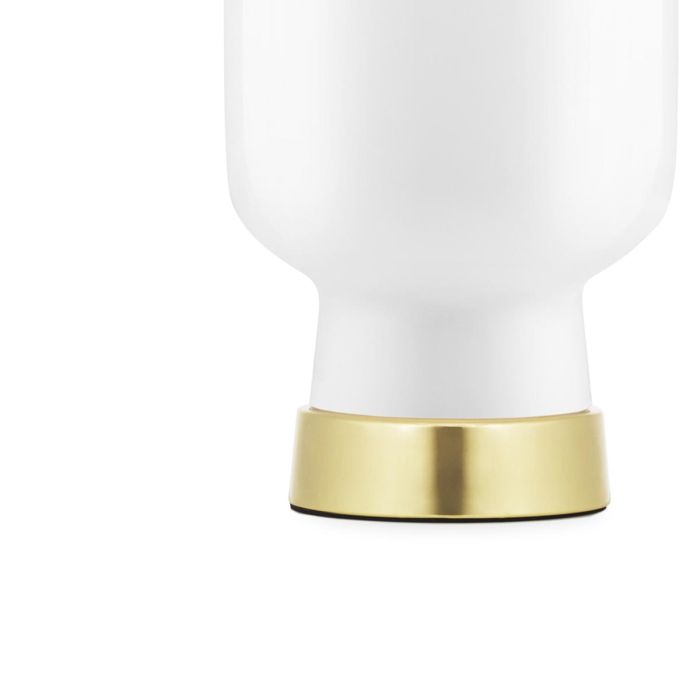 502169_Normann_Copenhagen_Amp_Table_Lamp_White_Brass_ilumia