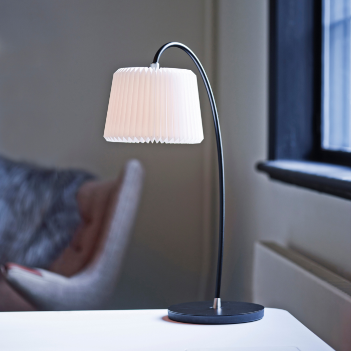 Snowdrop_lampa_stołowa_biała_Le_Klint_ilumia
