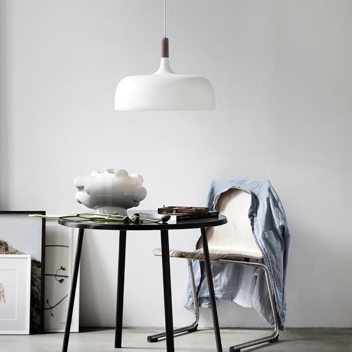 Acorn_white_dark_walnut_northern_ilumia_