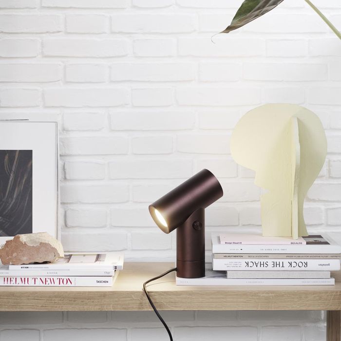 Beam-lamp-umber-Muuto-ilumia