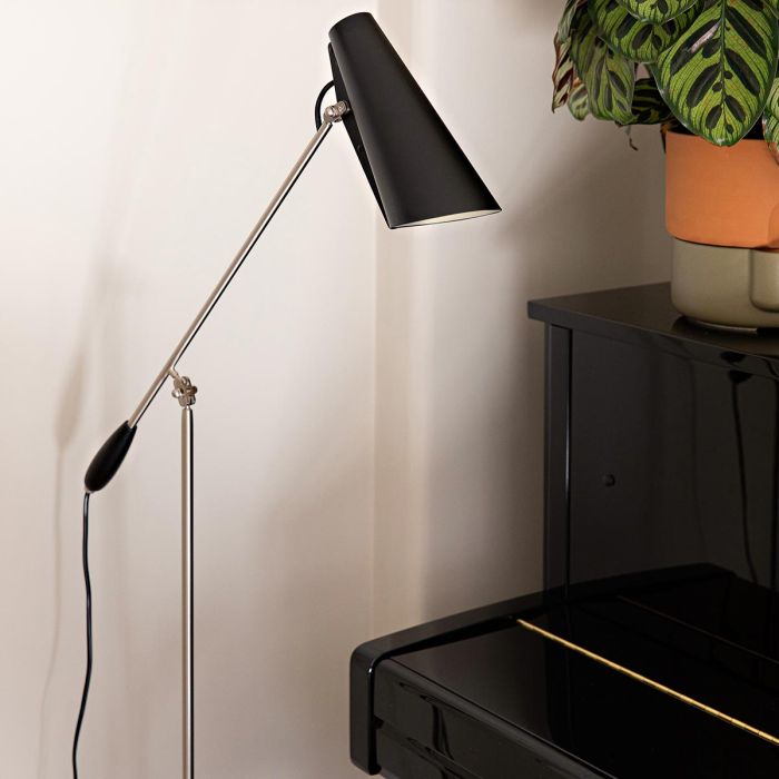 Birdy_floor_lamp_black_steel_Northern_ilumia