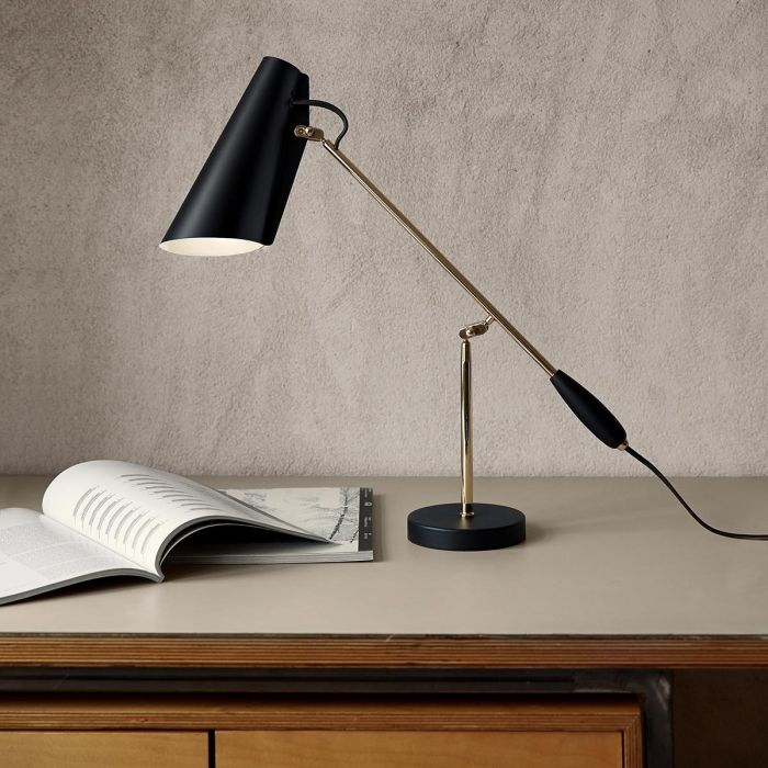 Birdy_table_black-Northern_ilumia