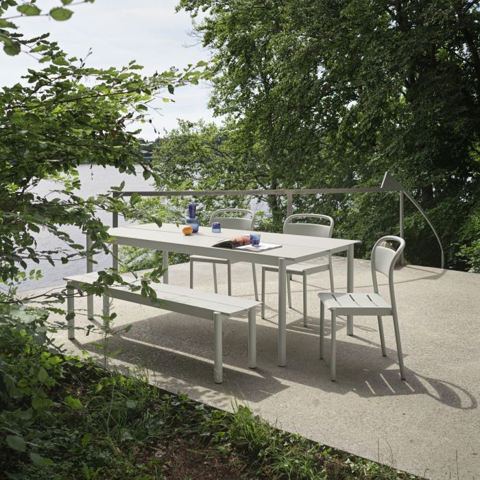 Linear_stalowe_krzesło_ogrodowe_szary_muuto_ilumia