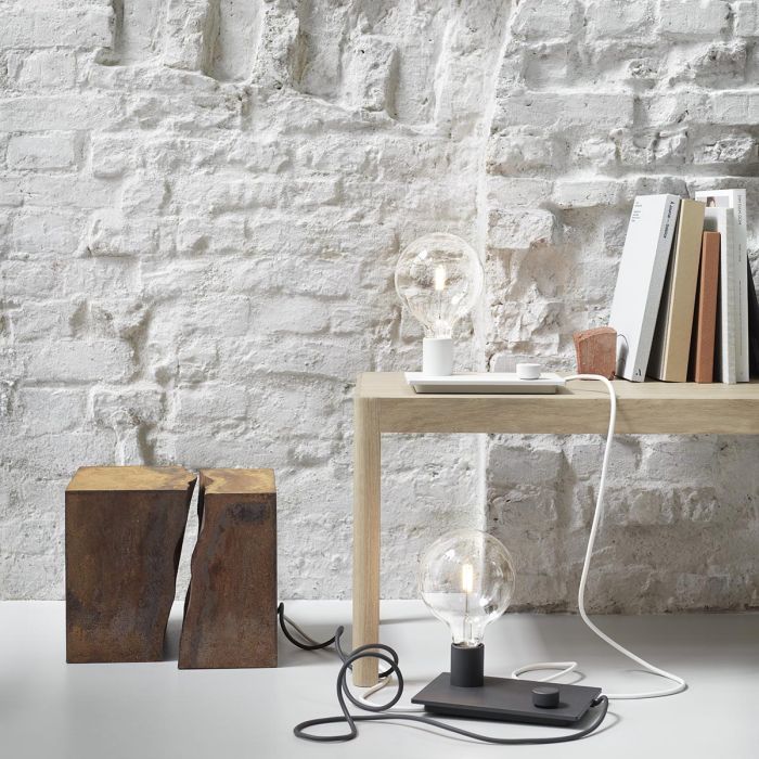 Control-lamp-white-black-workshop-coffee-table-oak-Muuto-ilumia