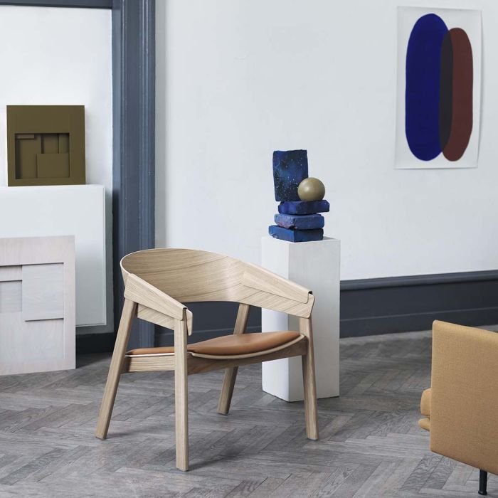 Cover-Lounge-Chair-Oak-Cognac-Refine-Outline-Vidar-472-Muuto-ilumia