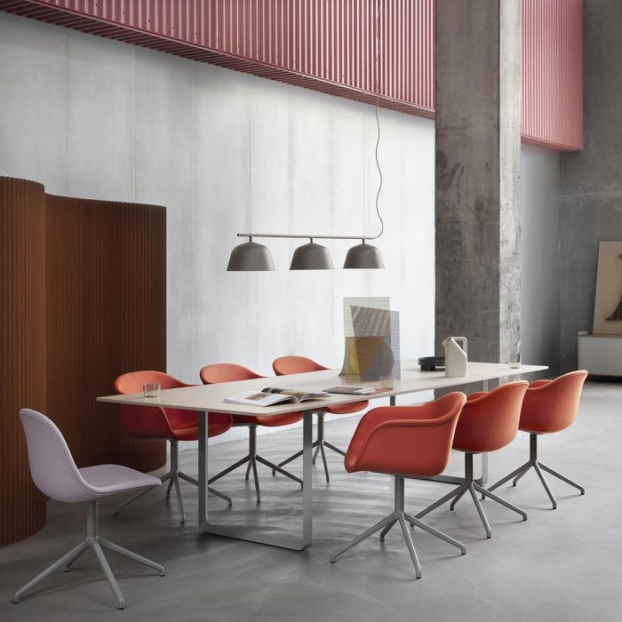 fiber-arm-swivel-fiber-side-swivel-70-70-table-oak-grey-ambit-rail-muuto-ilumia