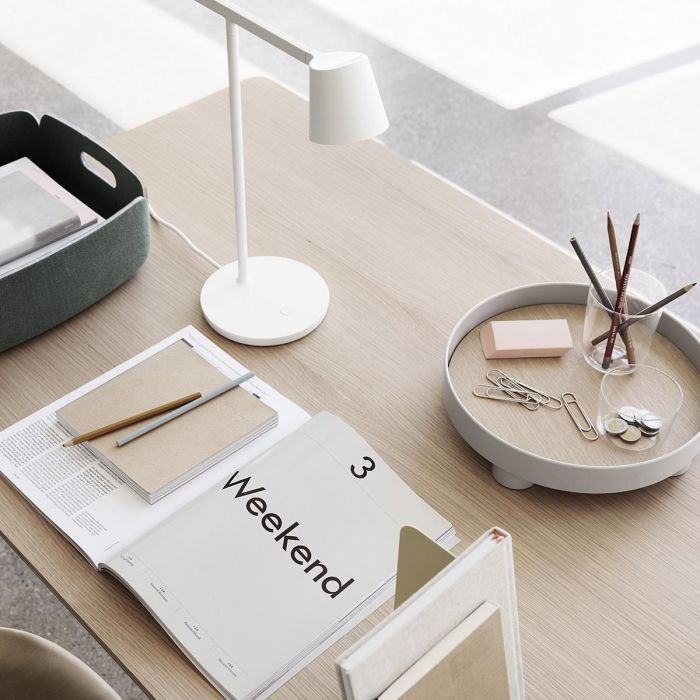Fiber-base-table-oak-tip-restore-tray-corky-platform-compile-muuto-ilumia