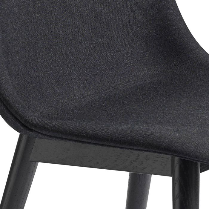 Fiber_side_woodbase_upholstry_black_0365_WB_muuto--ilumia