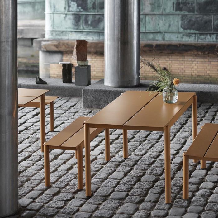 Linear-steel-outdoor-set-200x75-burnt-orange-Muuto--ilumia