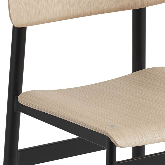 Loft-bar-stool-65-black-oak-Muuto-ilumia