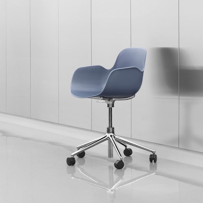 Normann_Copenhagen_Form_ArmChair_Swivel_Black_Alu_ilumia