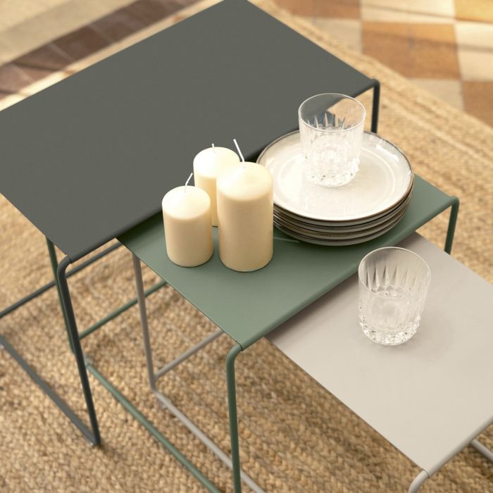 Oulala_zestaw_3_stolików_kawowych_Rosemary_Cactus_Clay_Grey_Fermob_ilumia