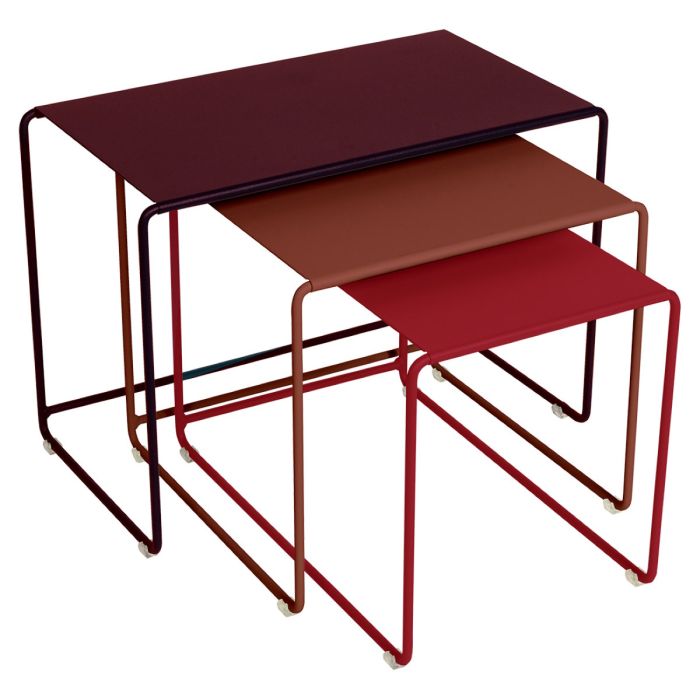 Oulala_zestaw_3_stolików_kawowych_Black_Cherry_Red Ochre_Chili_Fermob_ilumia
