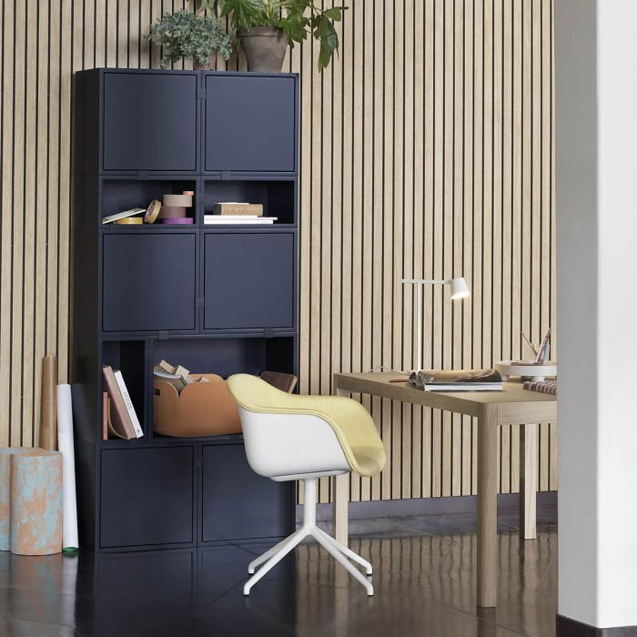 Stacked-midnight-blue-workshop-table-140x92-oak-fiber-front-muuto-ilumia