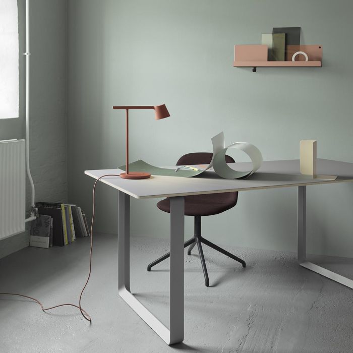 Fiber-armchair-gaslift-divina-154-base-table-tip-enfold-muuto-ilumia