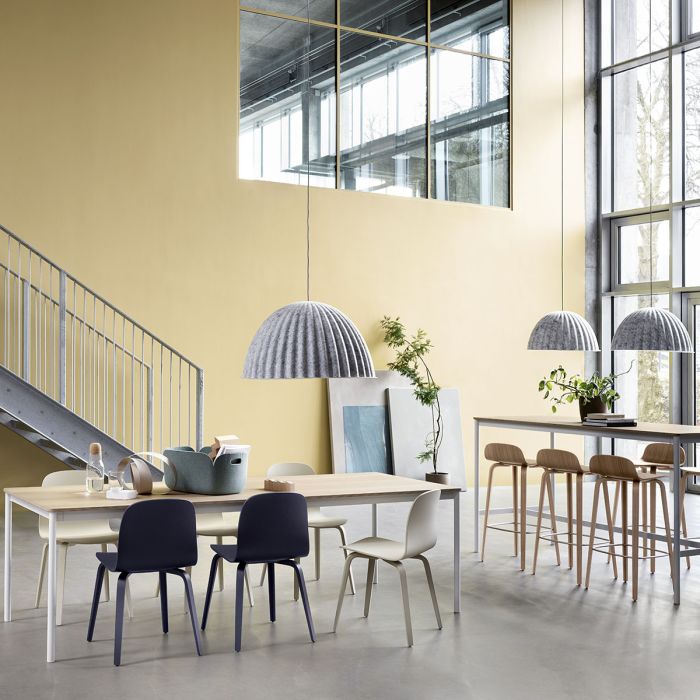 visu-chair-sand-visu-bar-oak-base-table-under-the-bell-doze-post-lamp-muuto-ilumia