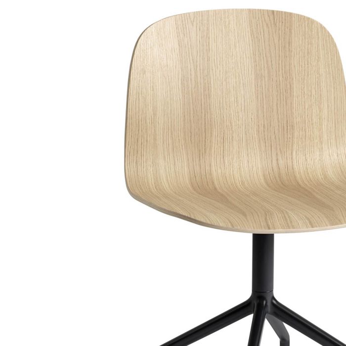 Visu_wide_oak_swivel_castors_muuto-ilumia