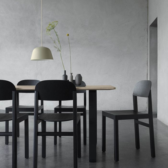 Workshop-chair-black-70-70-oak-ambit-o25-beige-green-balance-vase-muuto-ilumia