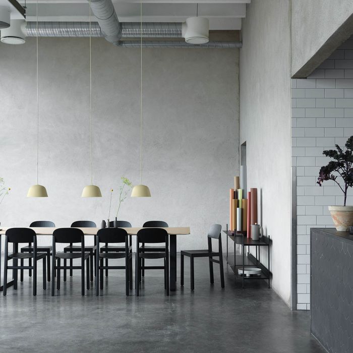 Workshop-chair-black-70-70-oak-ambit-o25-beige-green-balance-vase-muuto-ilumia