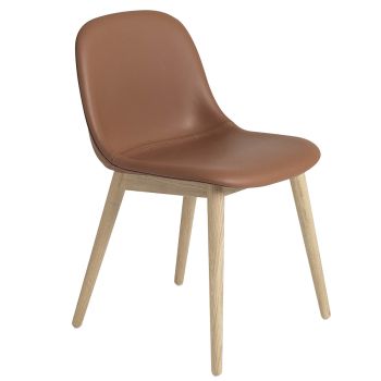 Fiber_side_wood_base_Easy_cognac_0216-muuto-ilumia