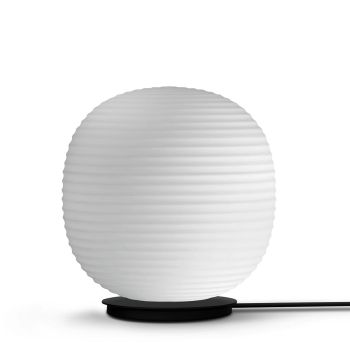 Lantern_lampa_podłogowa_opal_mat_New_Works_ilumia