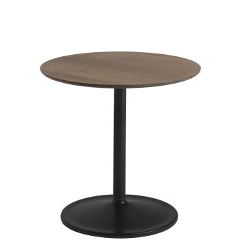 Soft-stolik-boczny-o48-h48-czarny-przyciemniany-dąb-muuto-ilumia