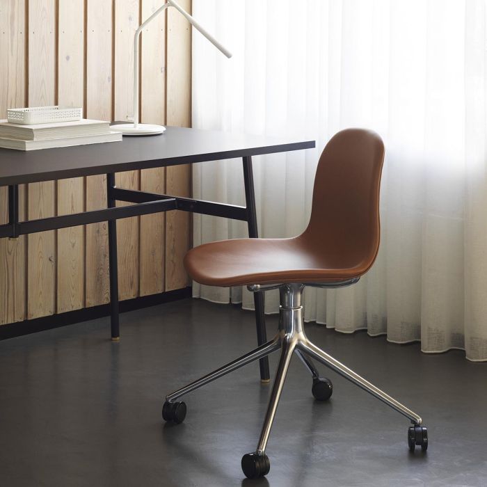Form_fotel_na _4_kółkach_Normann_Cph_ilumia