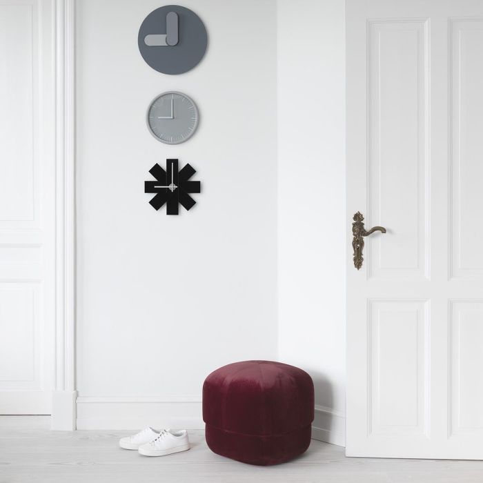 3410_Normann_Copenhagen_Watch_Me_Black_Day_Grey_Bold_Wall_Clock_Grey_Group_ilumia