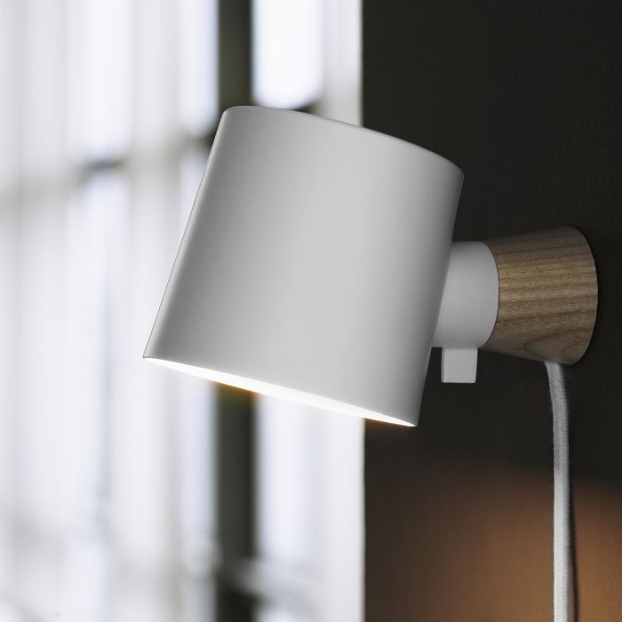 2020_Tap_Stool_Caramel_Rise_Wall_Lamp_White_Normann_Copenhagen_ilumia