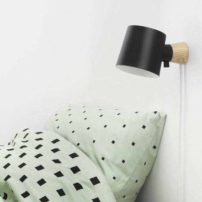 502007_Normann_Copenhagen_Rise_Wall_Lamp_Black_Normann_Copenhagen_ilumia