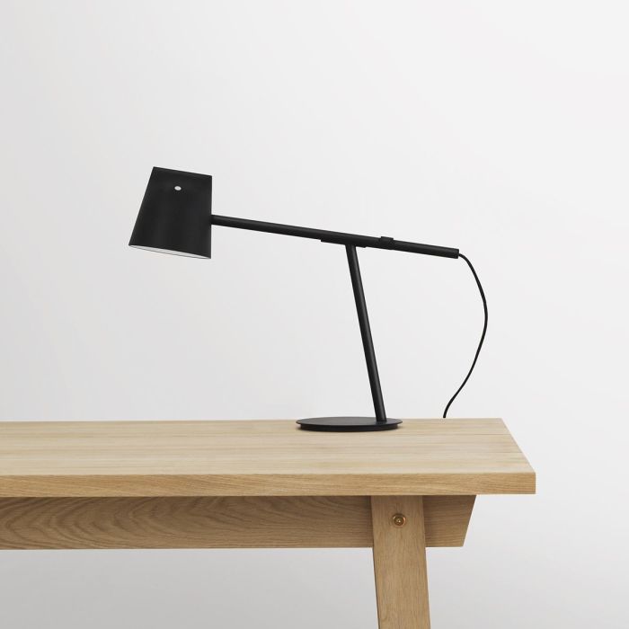 505064_Momento_Table_Lamp_Black_Normann_Copenhagen_ilumia