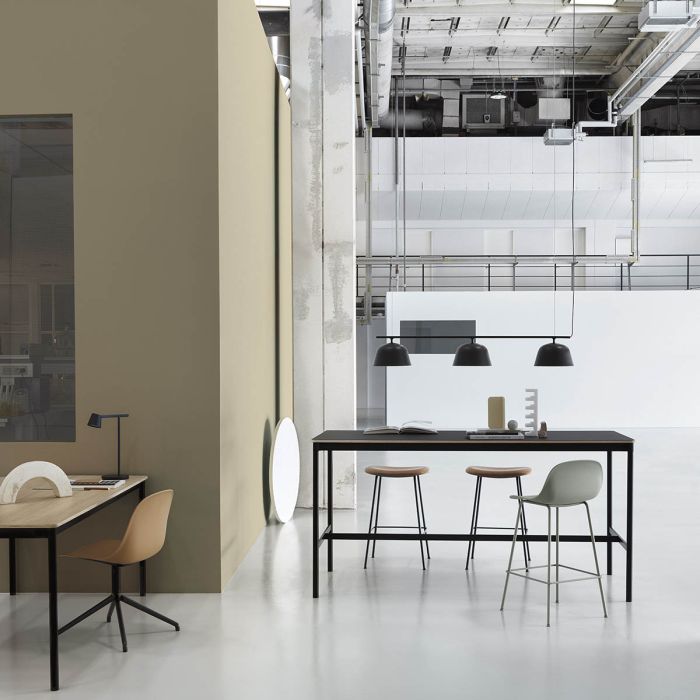 Base-High-Table-Oak-Black-Ambit-Rail-Fiber-Side-Swivel-Fiber-Bar-Stool-muuto-ilumia