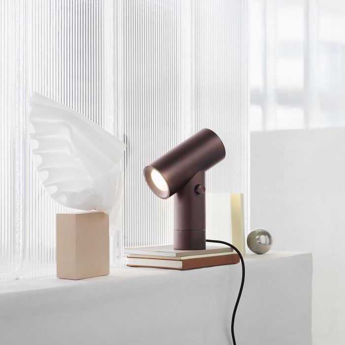 Beam-lamp-umber-Muuto-ilumia