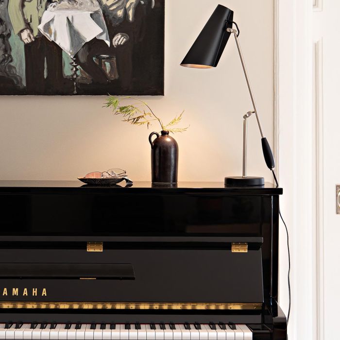 Birdy_table_lamp_black_steel_Northern_ilumia