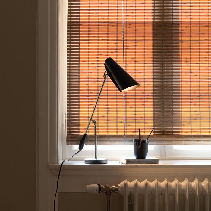 Birdy_table_lamp_black_steel_Northern_ilumia