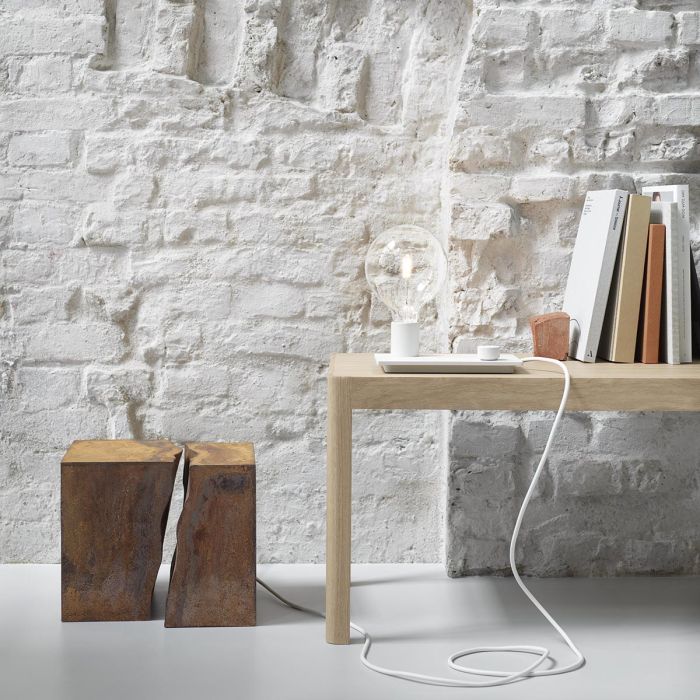 Workshop-coffee-table-oak-connect-ambit-wall-grey-pebble-light-grey-Muuto-ilumia
