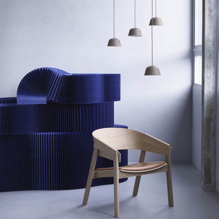 Cover-Lounge-Chair-Oak-Cognac-Refine-Ambit-O16-Taupe-Muuto-ilumia
