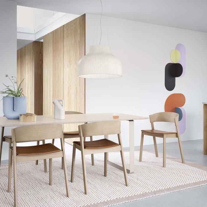 cover-side-chair--70-70-table-strand-pendant-lamp-kink-vase-muuto-ilumia
