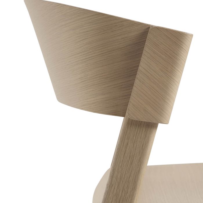 Cover-side-chair-oak-Muuto-ilumia close up